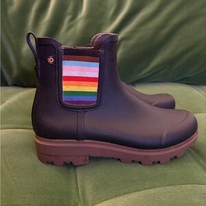 Bogs Holly Chelsea Waterproof Rain Boots - Pride Rainbow - Women's 8 / EU 39